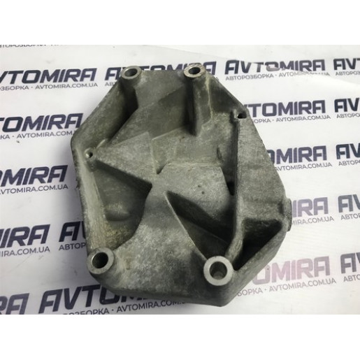 Кронштейн топливного насоса тнвд Opel Astra H 1.9 СDTI 2004-2010 55187918